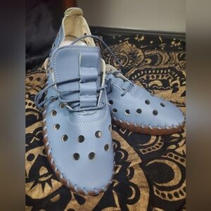 Stunning blue Italian leather lace up shoes, barely worn, size 41